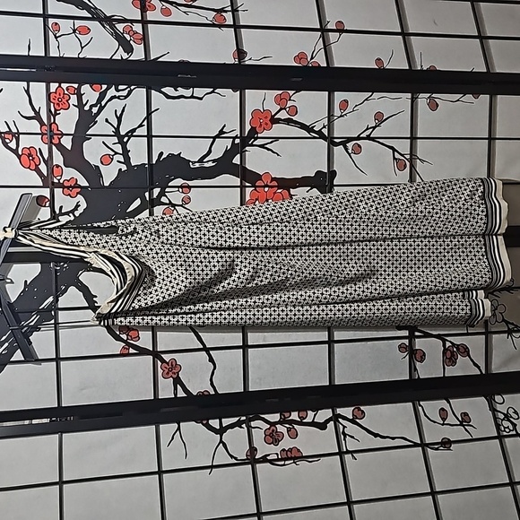 Abercrombie & Fitch Black and White One-Shoulder Maxi Dress - Picture 2 of 15